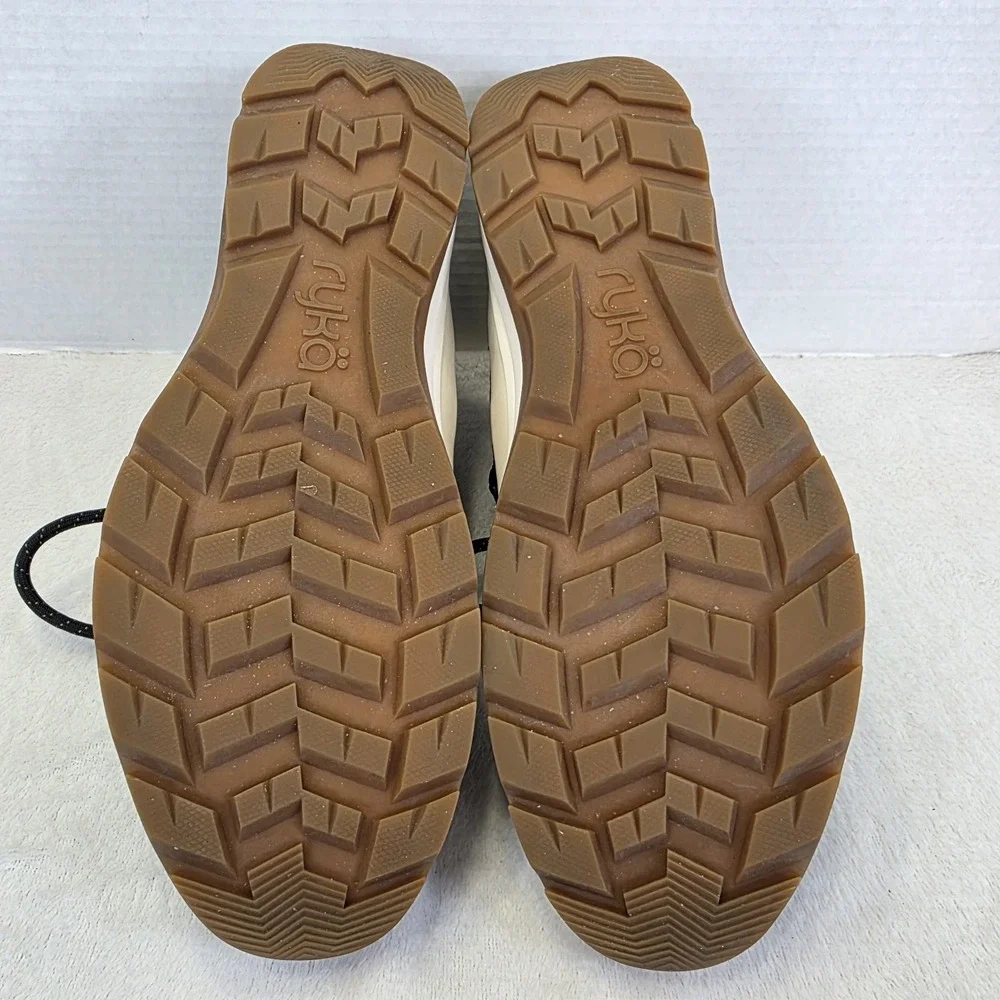 Ryka Women's Highlight Snow Boot‎ Sz 10M Water Repellent with Lug Sole
